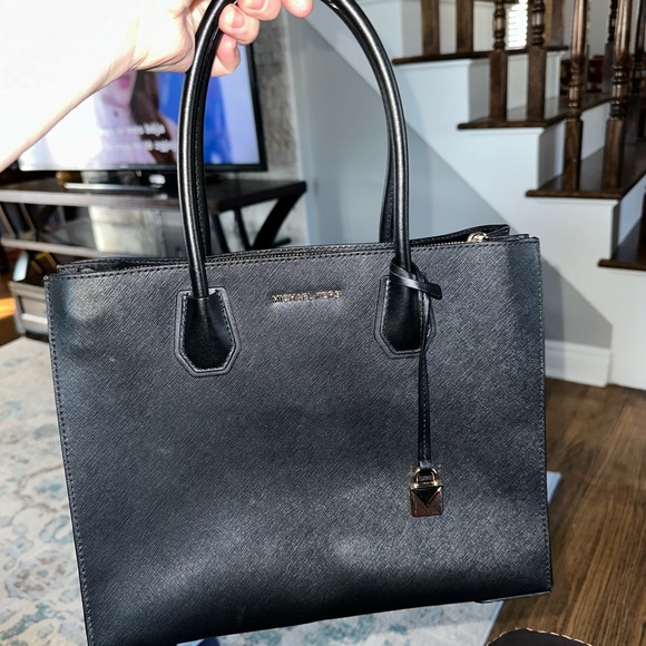 Michael Kors black handbag. Great condition - Picture 10 of 10